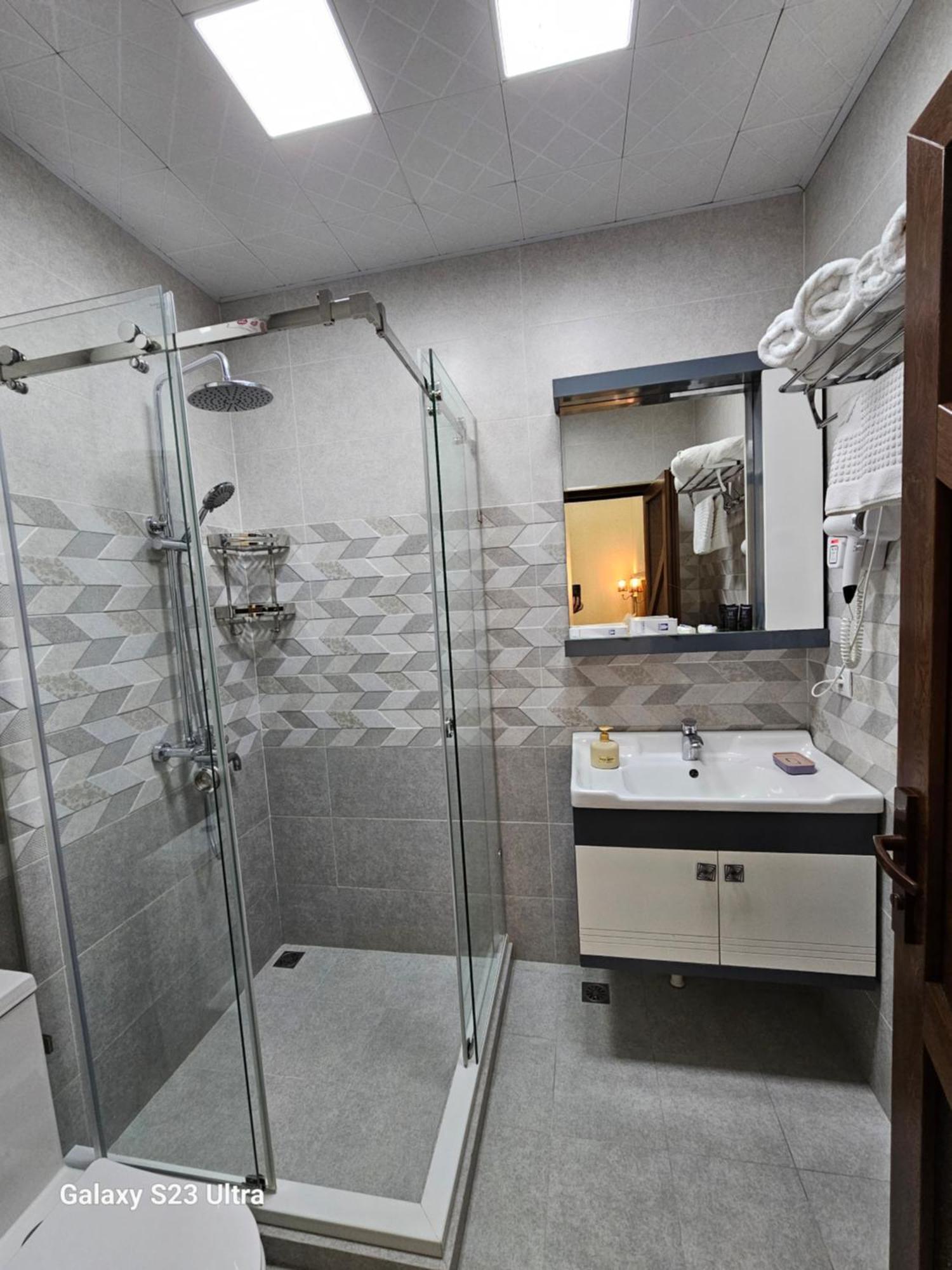 Hotel Sharq Dushanbe Exterior photo